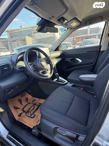 טויוטה יאריס קרוס