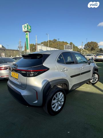 טויוטה יאריס קרוס