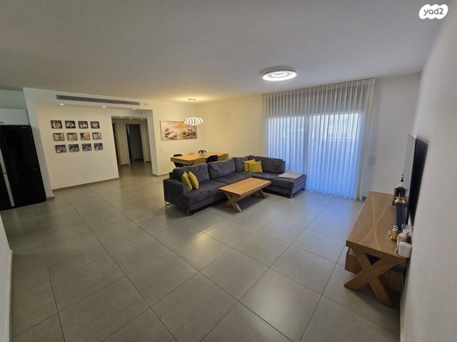 שדרות בן גוריון 25