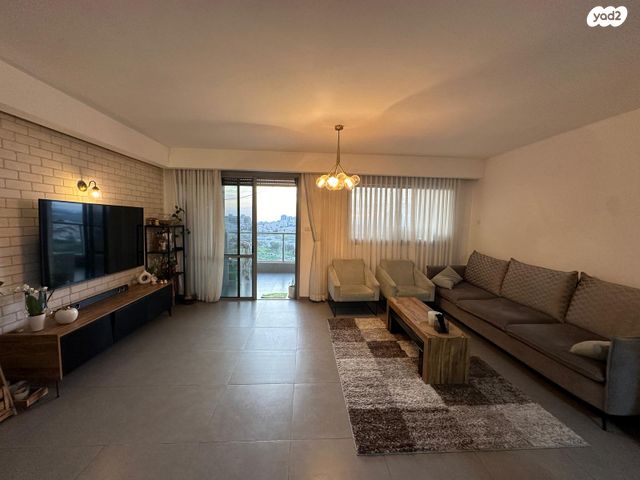 יגאל ידין 43