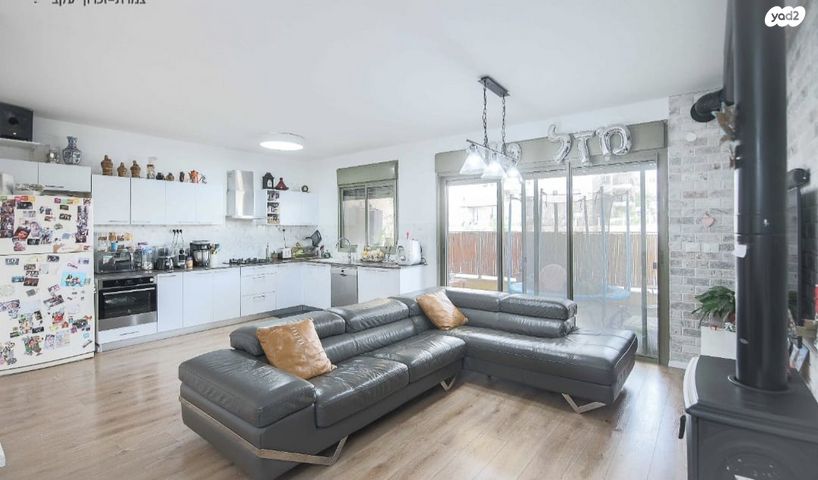 דירה, הדרים 33, חלומות זכרון, זכרון יעקב