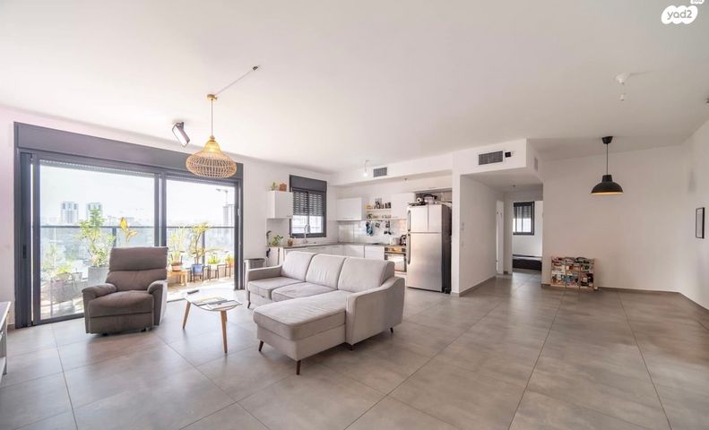 אבשלום גיסין 23