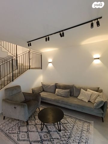 בית פרטי/ קוטג', חנוך לוין 16, קרית האמנים, מצליח, רמלה