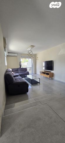 דו משפחתי, הסביון 8, קרית ההגנה, רחובות