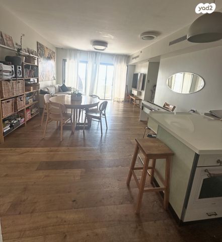 דירה, שדרות ההשכלה 17, ביצרון ורמת ישראל, תל אביב יפו