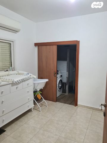 דירה, שער ציון 24, קרית שרת מערב, חולון