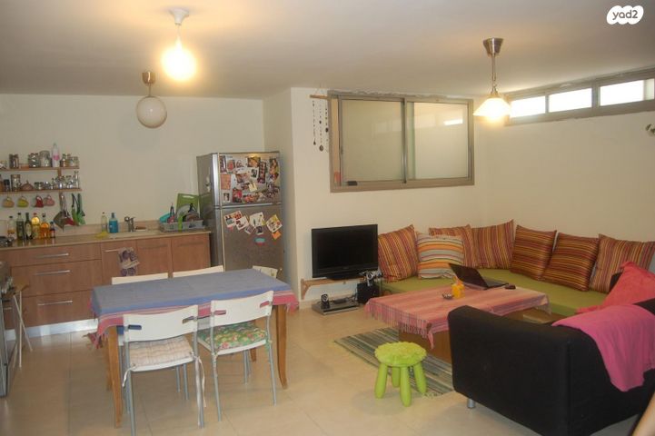 מרתף/ פרטר, הדוכיפת 78, שכונה 10, תל מונד