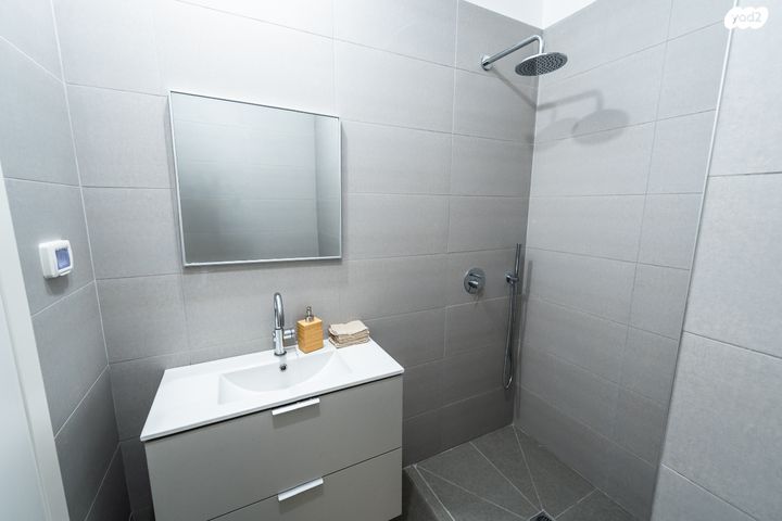 דירה, דרך העצמאות 37, שער פלמר, תחנת רכבת השמונה, חיפה