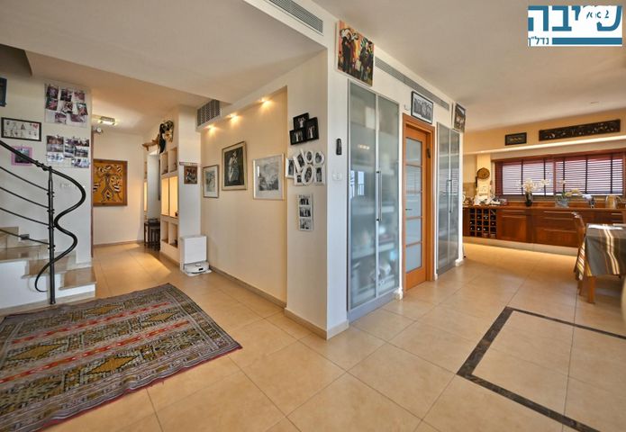 גג/ פנטהאוז, הנשיא הראשון, א' / צפון מזרח העיר, רחובות