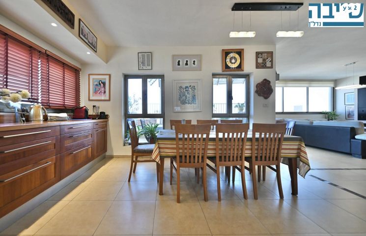 גג/ פנטהאוז, הנשיא הראשון, א' / צפון מזרח העיר, רחובות