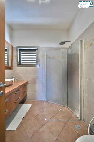 גג/ פנטהאוז, הנשיא הראשון, א' / צפון מזרח העיר, רחובות