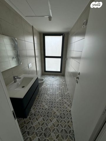 דירה, אריק איינשטיין, דרום חדש, פארק הים, בת ים