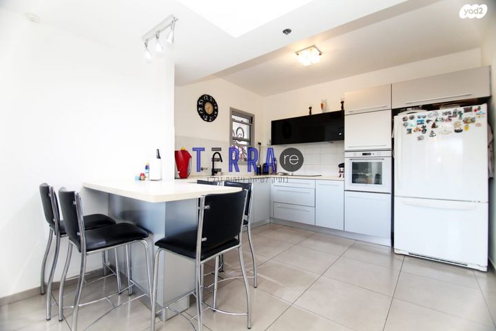 דירה, אלונים, קרית השרון, נתניה