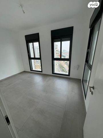 דירה, אריק איינשטיין, דרום חדש, פארק הים, בת ים