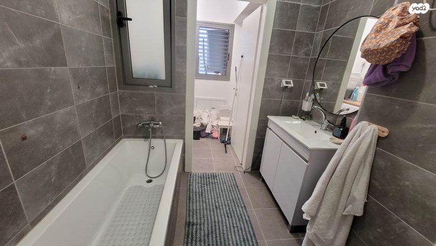 דירה, שרה אהרונסון, גדרה