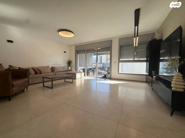 דירה, ראובן ברקת, קרית אילון, חולון