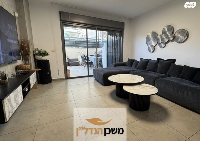 שושנה דמארי 