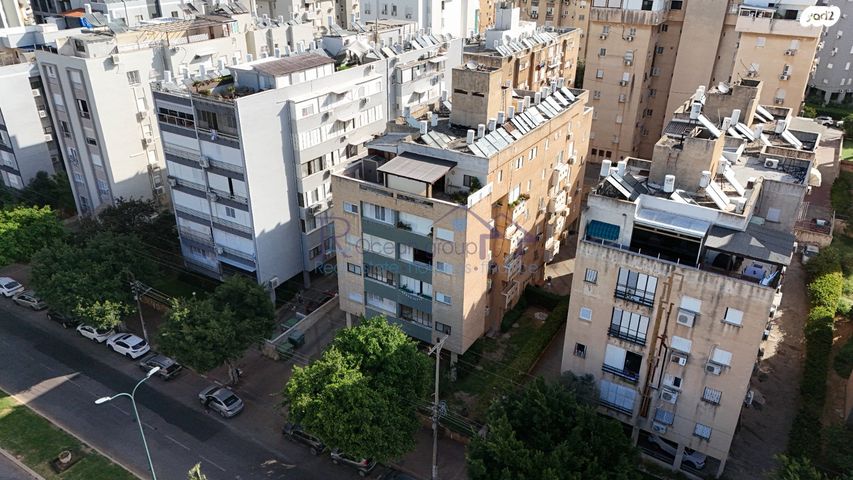 שדרות חיים וייצמן 102