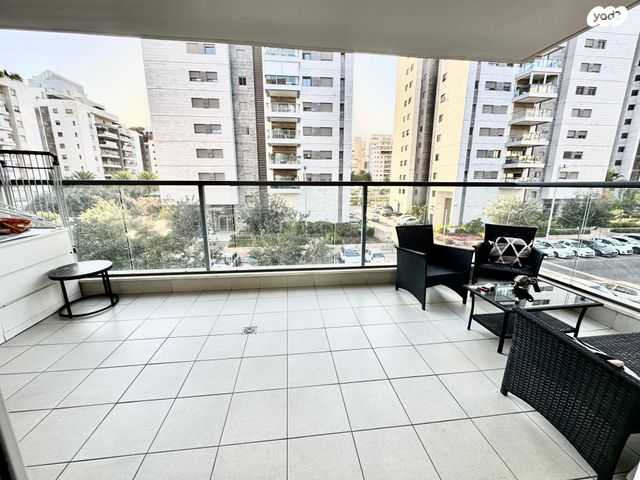 דירה, רחובות המדע, רחובות