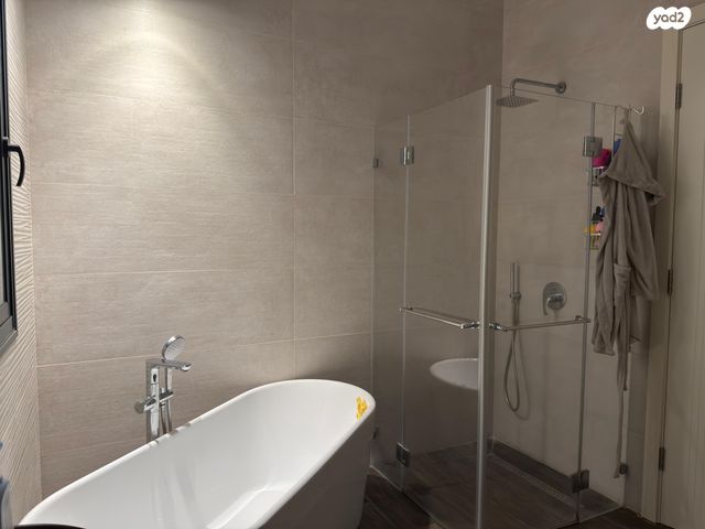 בית פרטי/ קוטג', נאות הפרחים, גן יבנה