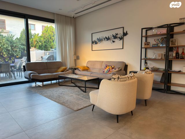 בית פרטי/ קוטג', נאות הפרחים, גן יבנה