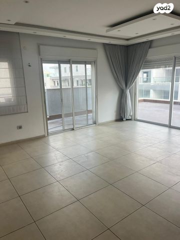 גג/ פנטהאוז, הרצוג 11, מרכז דרום, רעננה