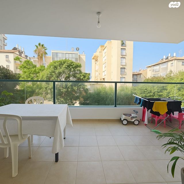 דירה, רמב"ם, ראשון לציון