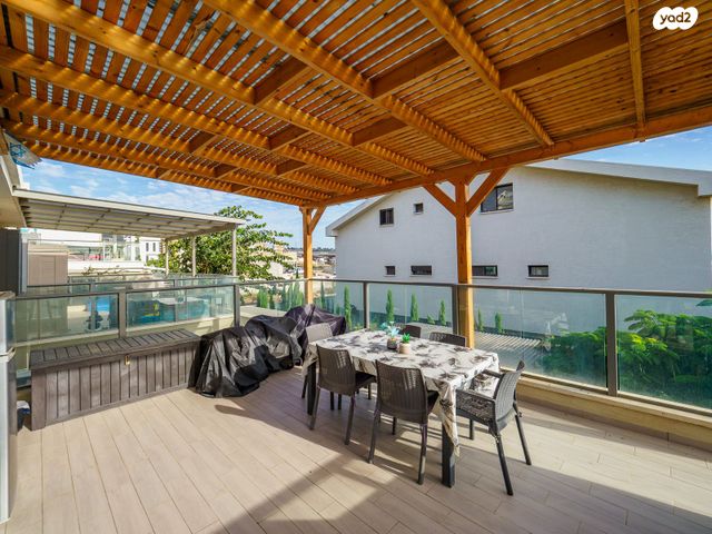 דופלקס, חורשת האקליפטוס 104, אדמית / יערית, שלומי