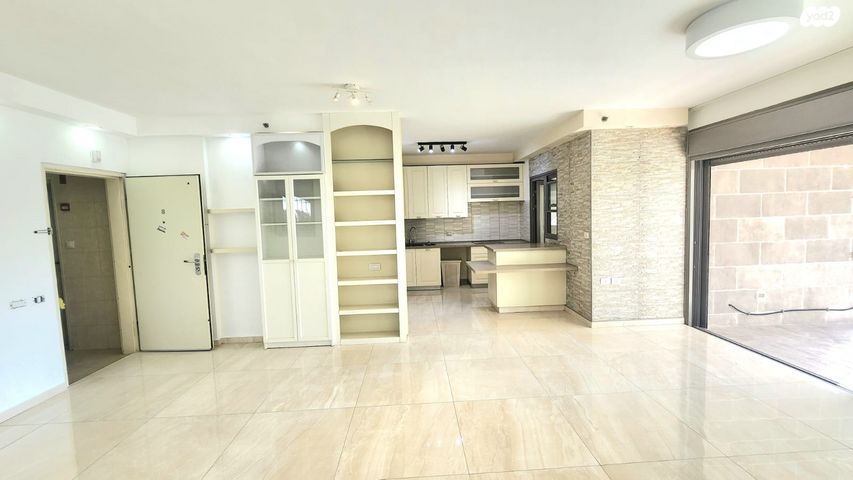 דירה, כרמל, אחוזת הנשיא, רחובות