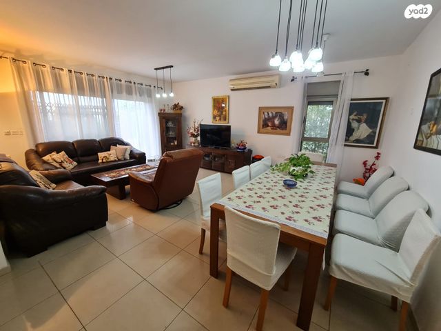 בית פרטי/ קוטג', אחוזת גדרה, גדרה