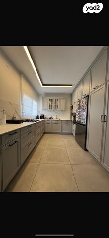 דירה, עקיבא, 2004, רעננה