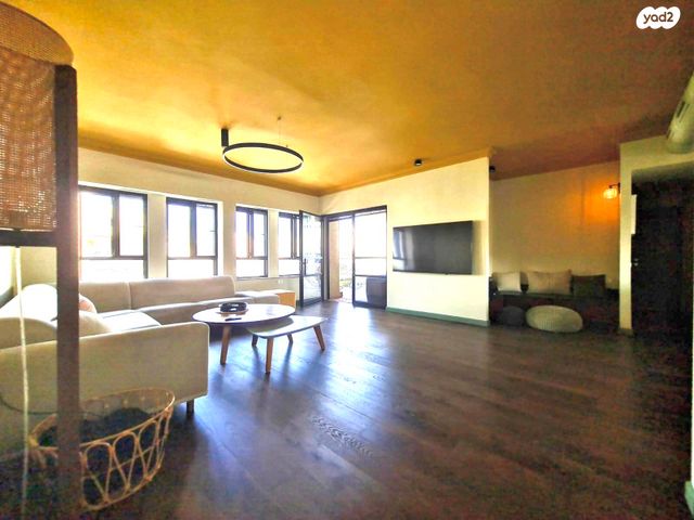 דופלקס, שמחה הולצברג, סביוני הכפר, כפר סבא