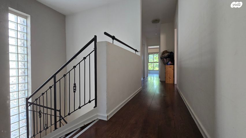 דו משפחתי, גיל עמל, הוד השרון