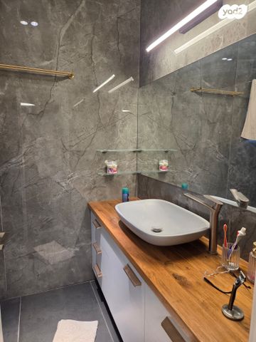 דירה, הצבר, נרקיסים, ראשון לציון