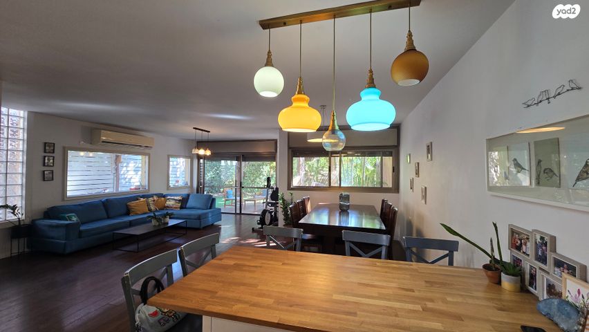 דו משפחתי, גיל עמל, הוד השרון