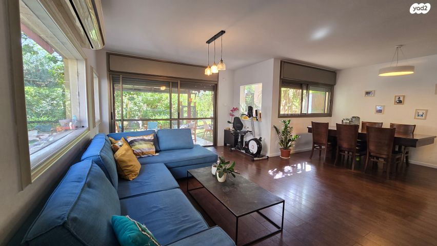 דו משפחתי, גיל עמל, הוד השרון