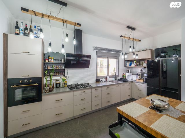 דופלקס, חורשת האקליפטוס 104, אדמית / יערית, שלומי