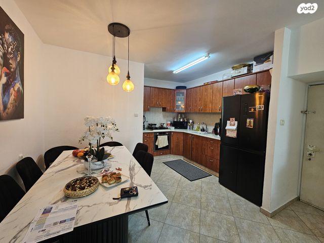 דירה, אנילביץ' 3, לב העיר, בת ים