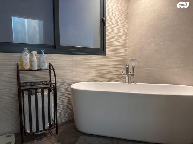 בית פרטי/ קוטג', נאות הפרחים, גן יבנה