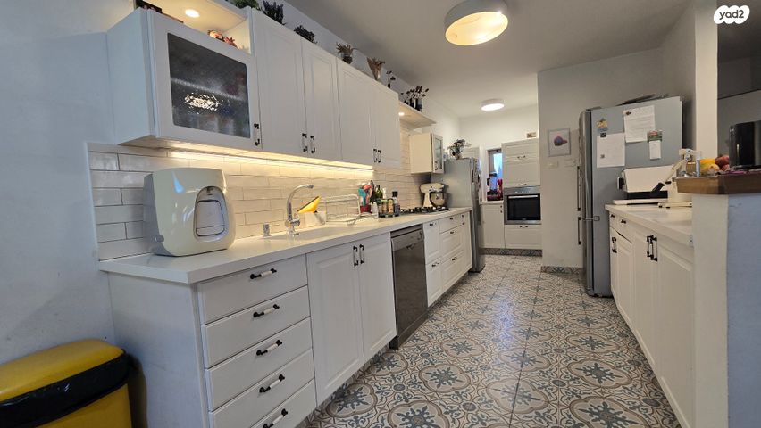 דו משפחתי, גיל עמל, הוד השרון