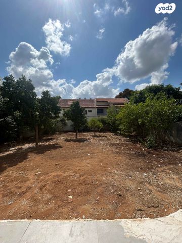 דו משפחתי, פינס, שיכוני מזרחי, כפר סבא