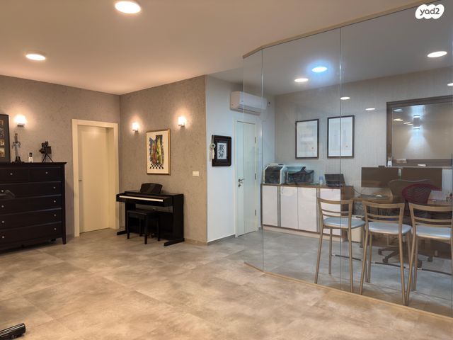 בית פרטי/ קוטג', נאות הפרחים, גן יבנה