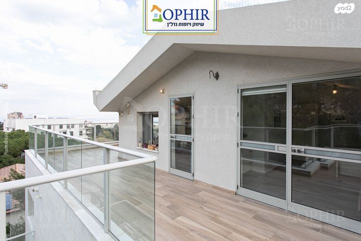 גג/ פנטהאוז, יותם 33, שמבור, חיפה