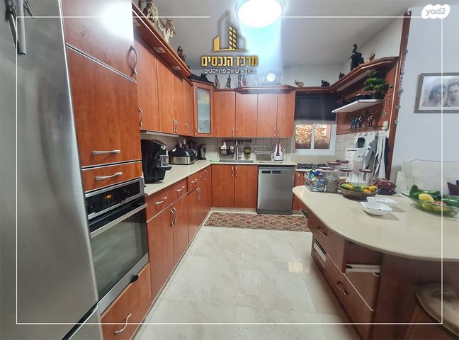 דירת גן, מעלה אדומים