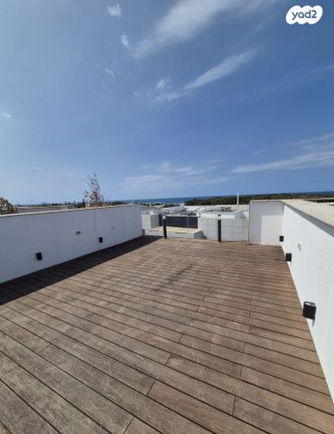 גג/ פנטהאוז, הצמרות, קיסריה