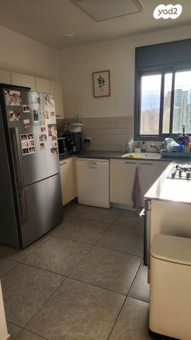 דירה, ניסים אלוני, פסגות אפק, ראש העין