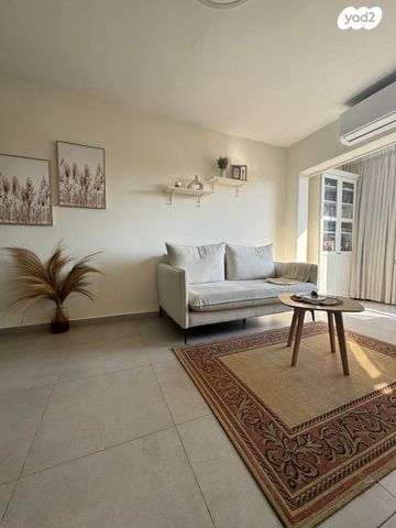 דירה, יעקב פיינשטיין, אושיות, רחובות