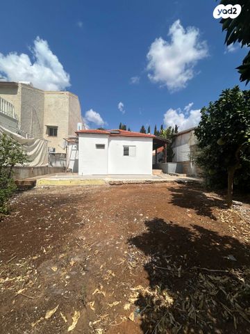 דו משפחתי, פינס, שיכוני מזרחי, כפר סבא