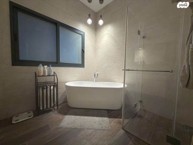 בית פרטי/ קוטג', נאות הפרחים, גן יבנה