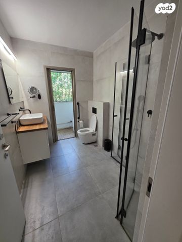 בית פרטי/ קוטג', קרית יערים, רמת השרון